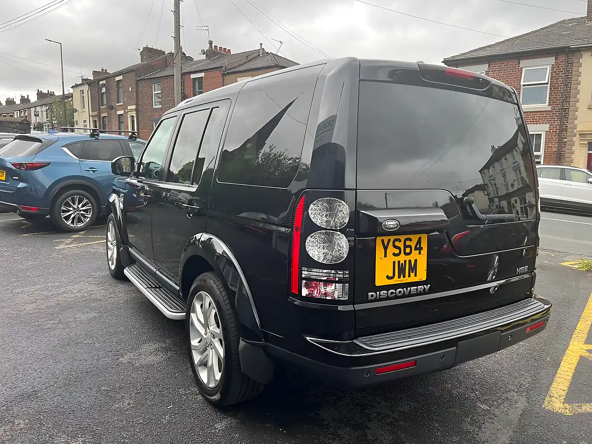 Used 2014 Land Rover Discovery 4 Hse Santorini Black - Interior and Exterior details 5