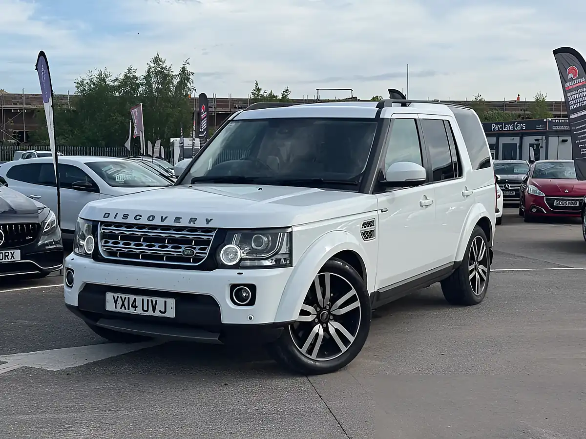 Used 2014 Land Rover Discovery 4 Hse White - Front View