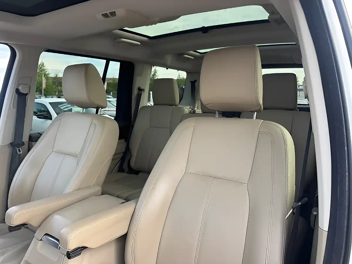 Used 2014 Land Rover Discovery 4 Hse White - Interior and Exterior details 5