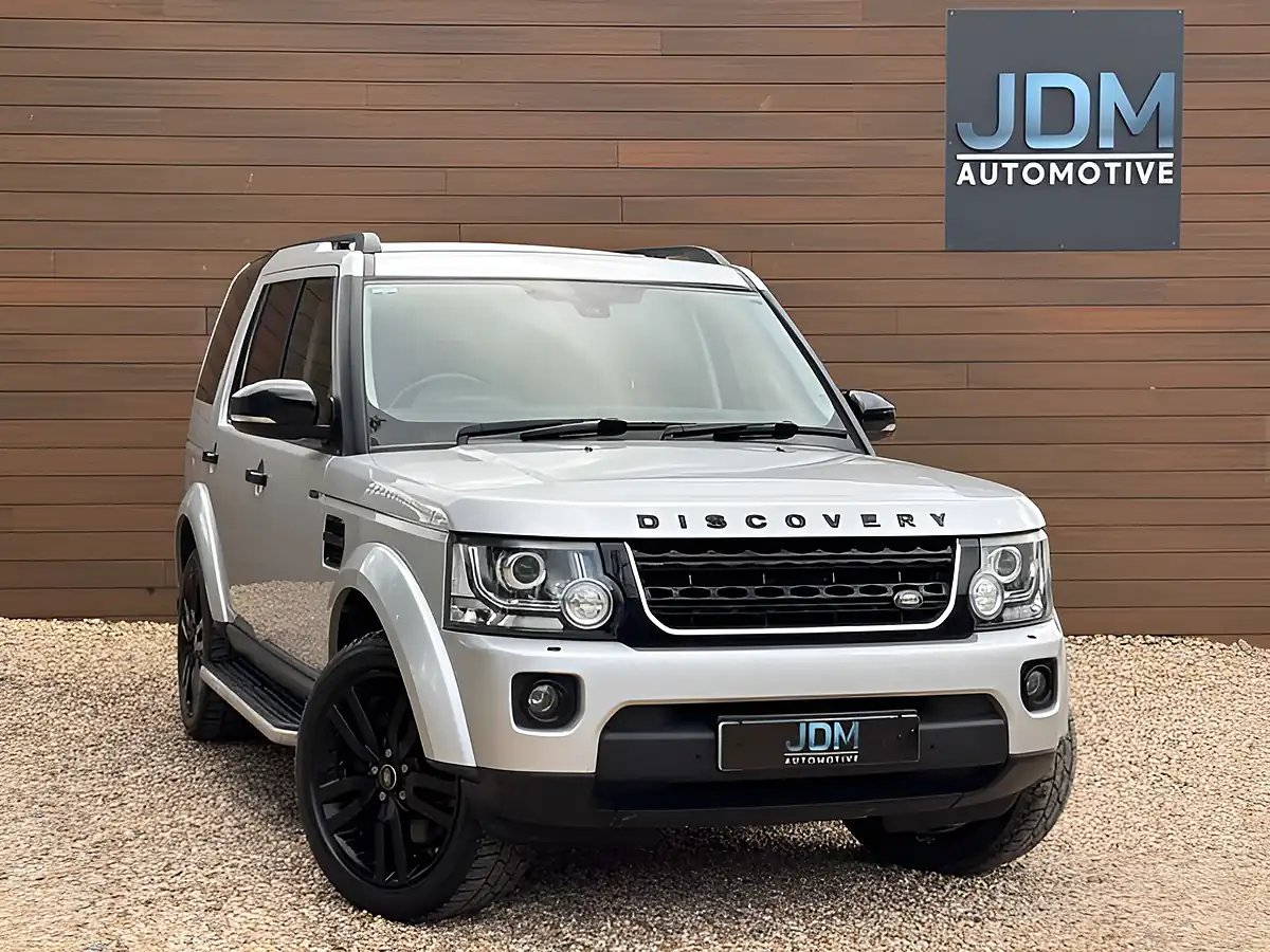Used 2014 Land Rover Discovery Se Tech Silver - Front View