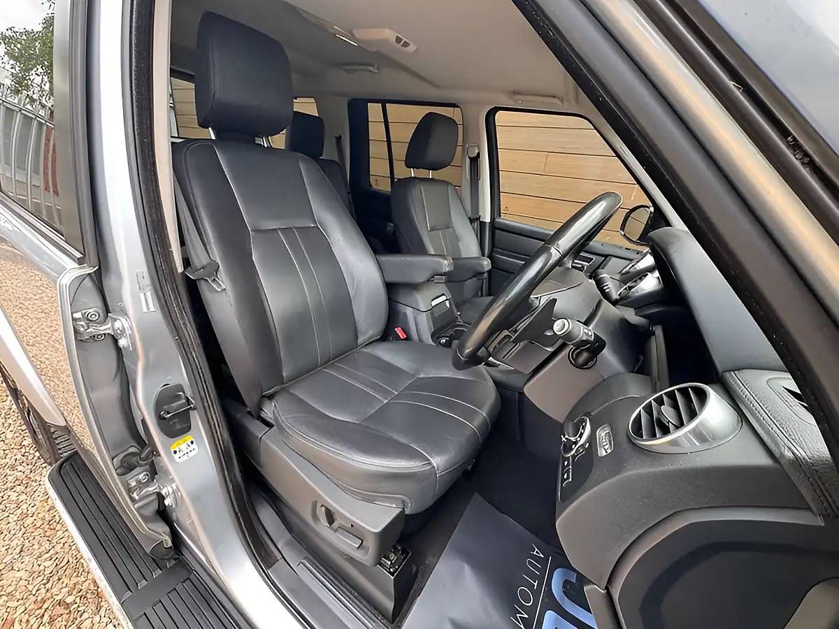 Used 2014 Land Rover Discovery Se Tech Silver - Interior and Exterior details 16