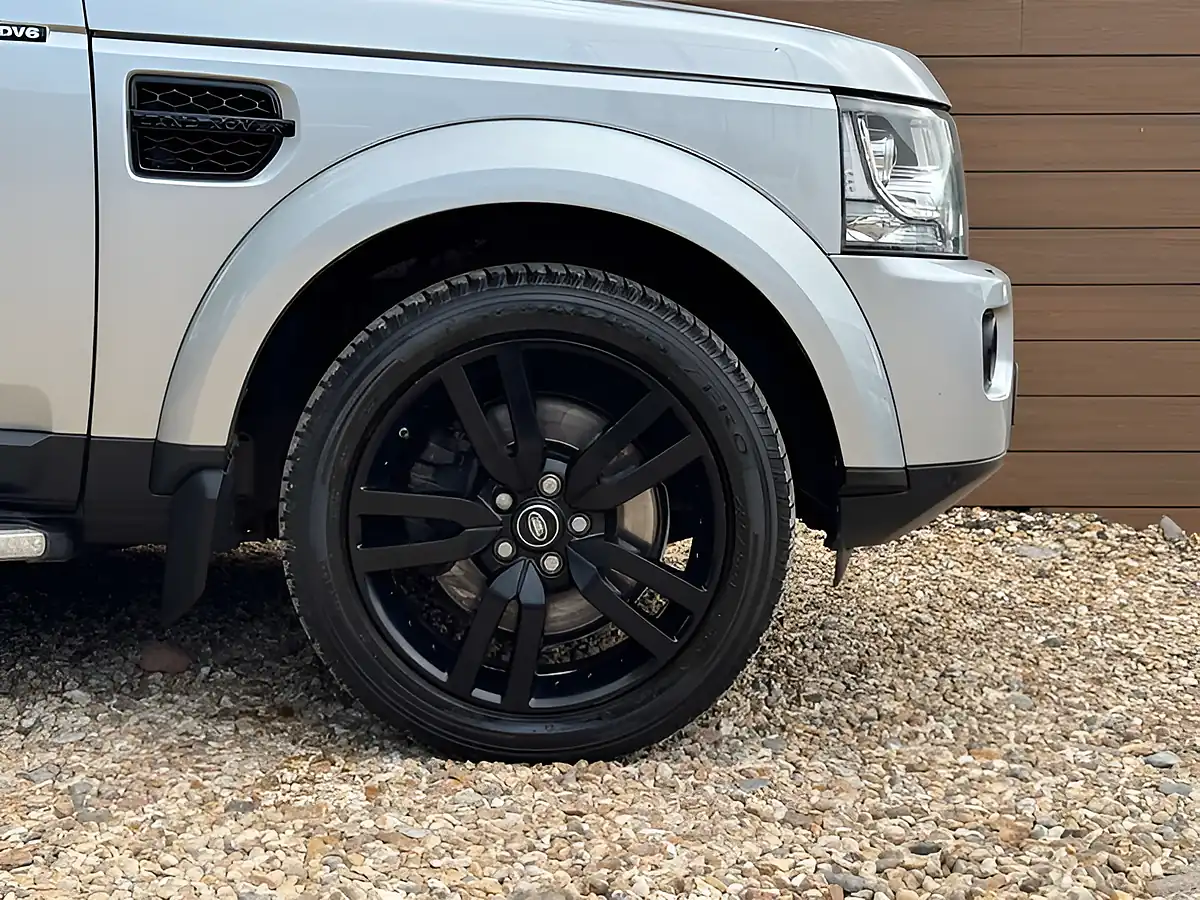Used 2014 Land Rover Discovery Se Tech Silver - Interior and Exterior details 8