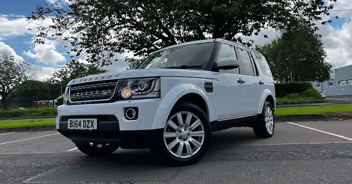 Used 2014 Land Rover Discovery Se White - Front View