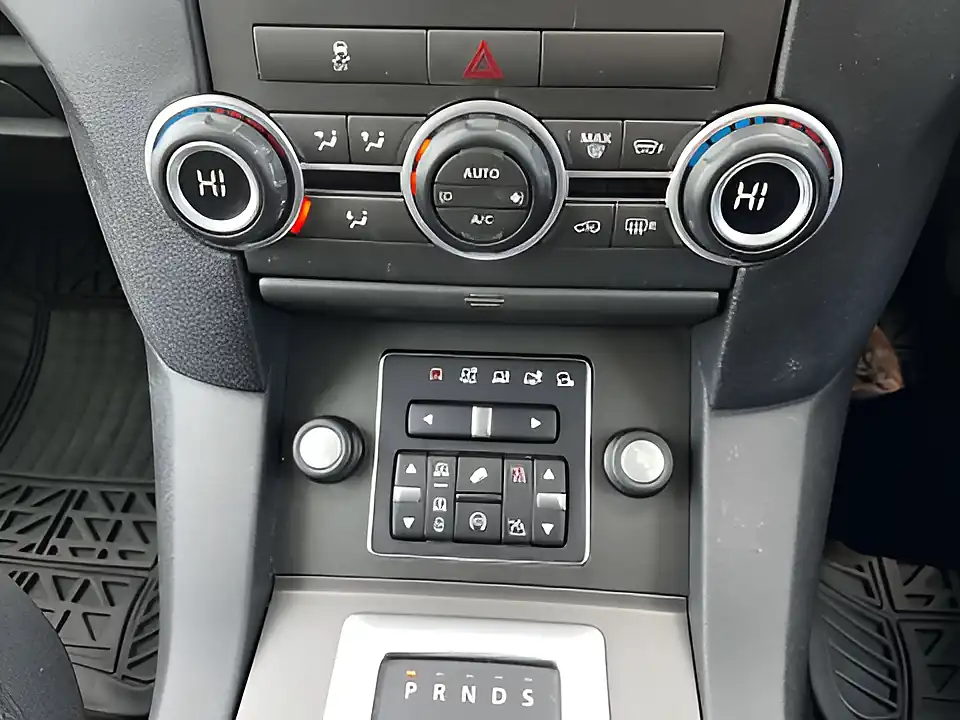 Used 2014 Land Rover Discovery Se White - Interior and Exterior details 11