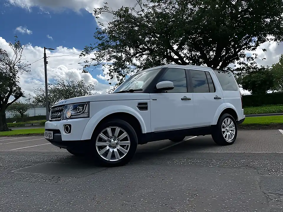 Used 2014 Land Rover Discovery Se White - Interior and Exterior details 13