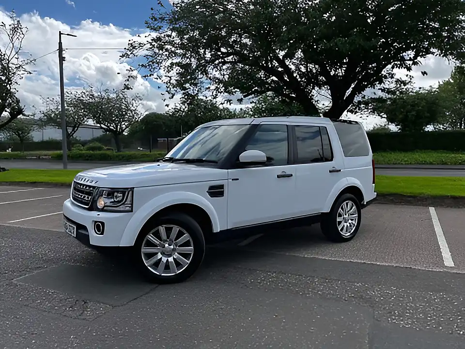 Used 2014 Land Rover Discovery Se White - Interior and Exterior details 14