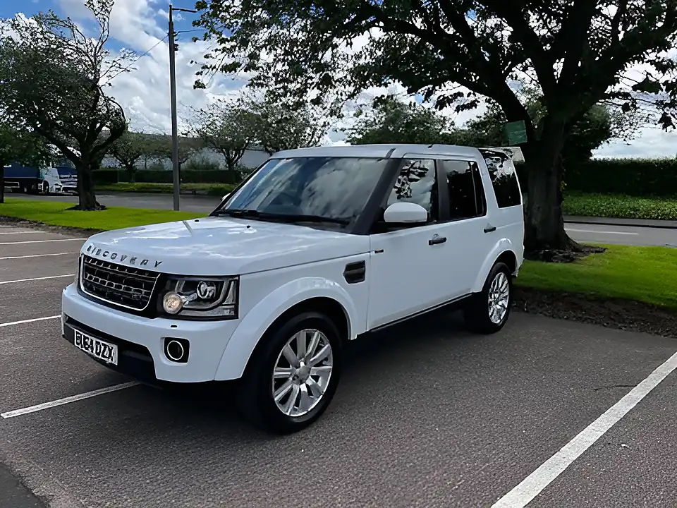 Used 2014 Land Rover Discovery Se White - Interior and Exterior details 18