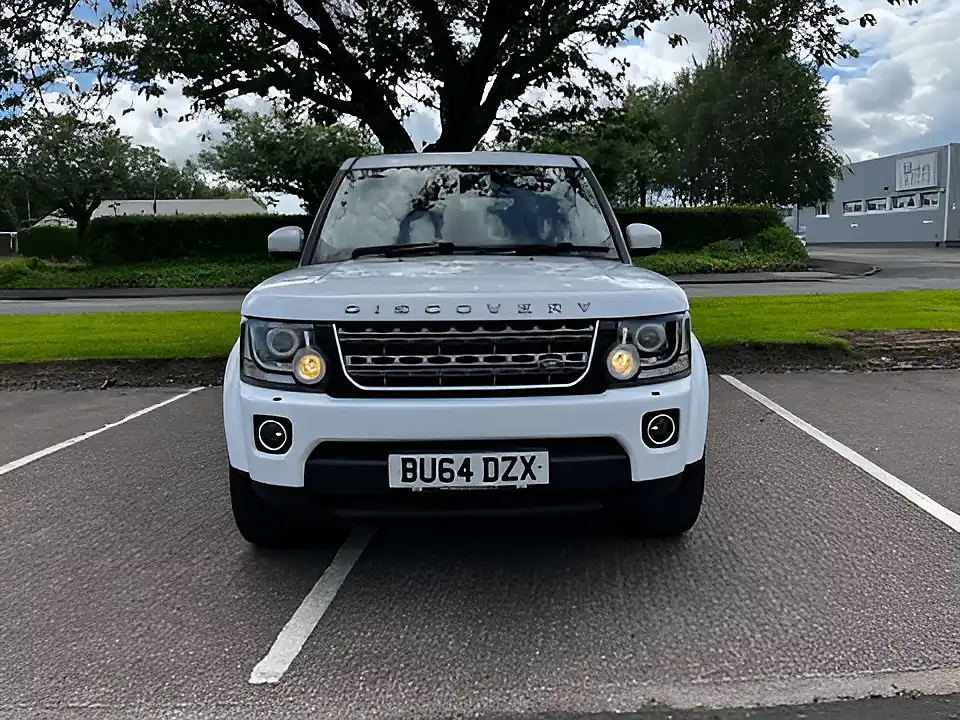Used 2014 Land Rover Discovery Se White - Interior and Exterior details 4