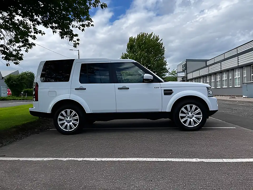Used 2014 Land Rover Discovery Se White - Interior and Exterior details 6