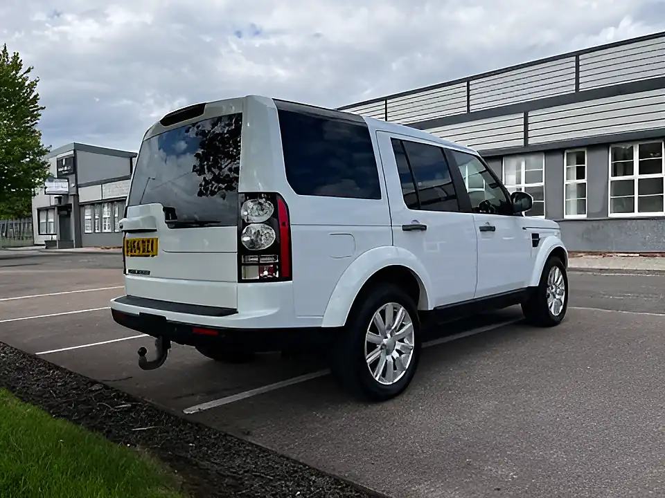 Used 2014 Land Rover Discovery Se White - Interior and Exterior details 7