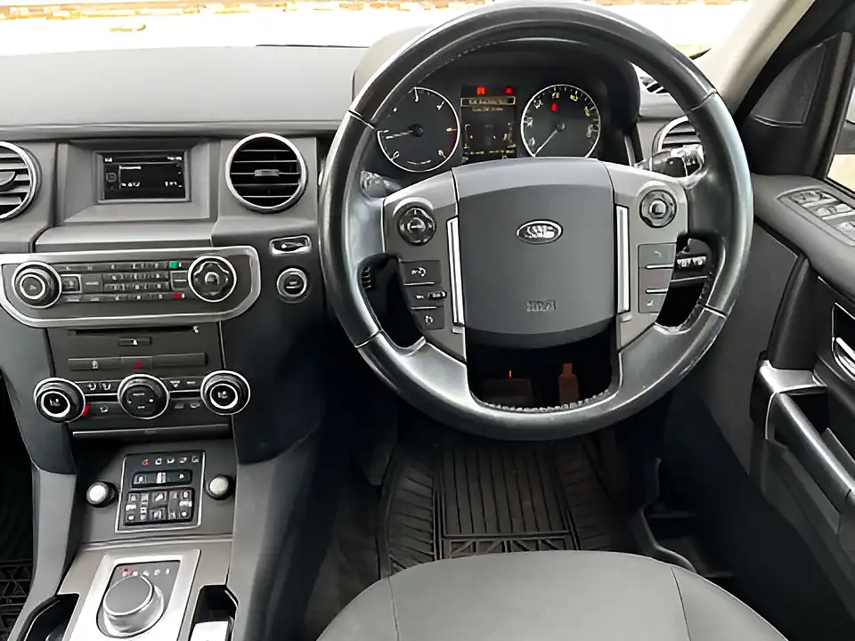 Used 2014 Land Rover Discovery Se White - Interior and Exterior details 8