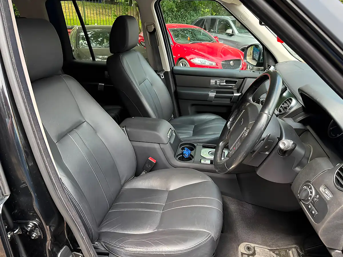 Used 2014 Land Rover Discovery Xs Black - Interior and Exterior details 10