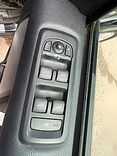 Used 2014 Land Rover Discovery Xs Black - Interior and Exterior details 12