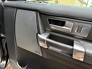 Used 2014 Land Rover Discovery Xs Black - Interior and Exterior details 13