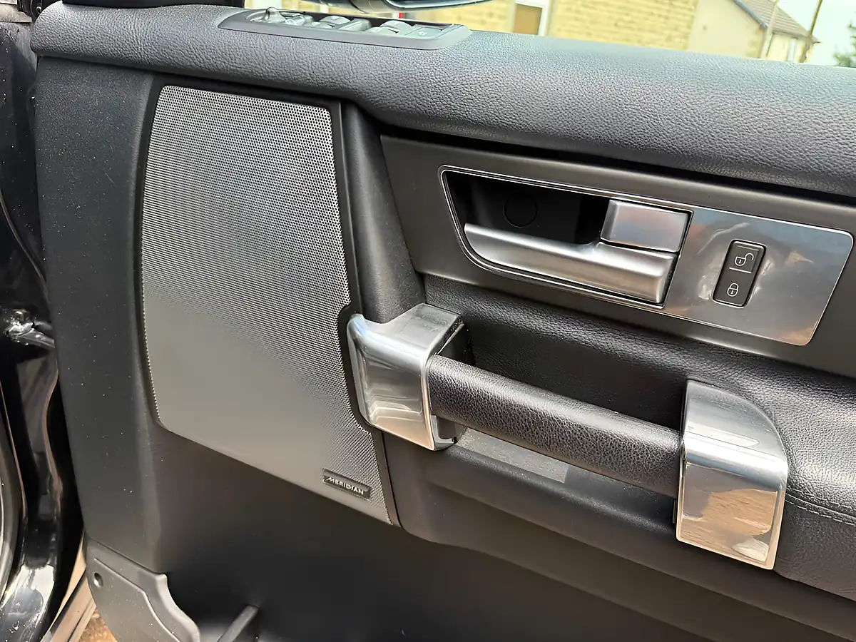 Used 2014 Land Rover Discovery Xs Black - Interior and Exterior details 13