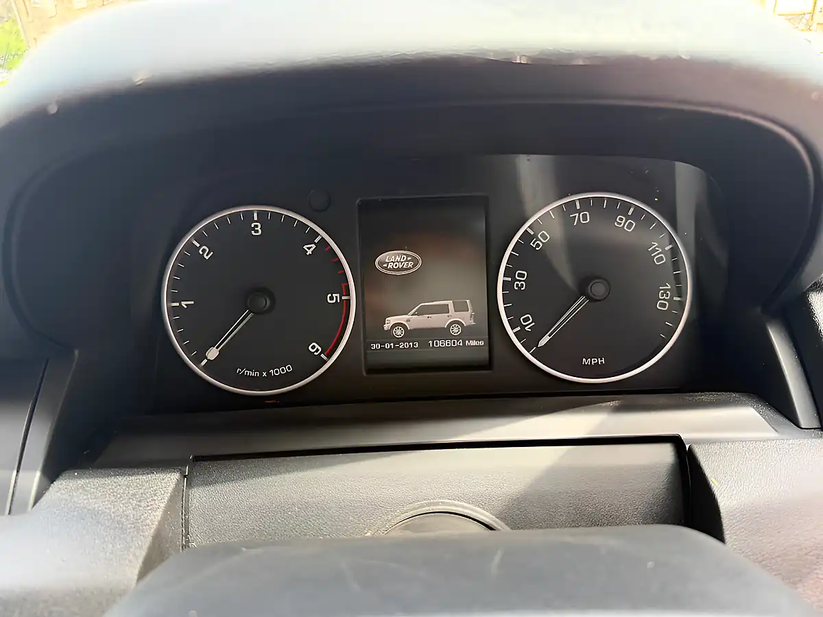 Used 2014 Land Rover Discovery Xs Black - Interior and Exterior details 15
