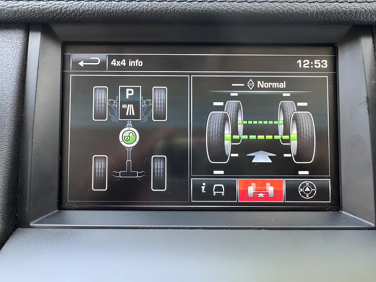 Used 2014 Land Rover Discovery Xs Black - Interior and Exterior details 19