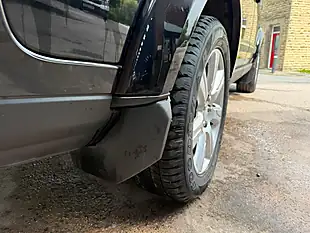 Used 2014 Land Rover Discovery Xs Black - Interior and Exterior details 9