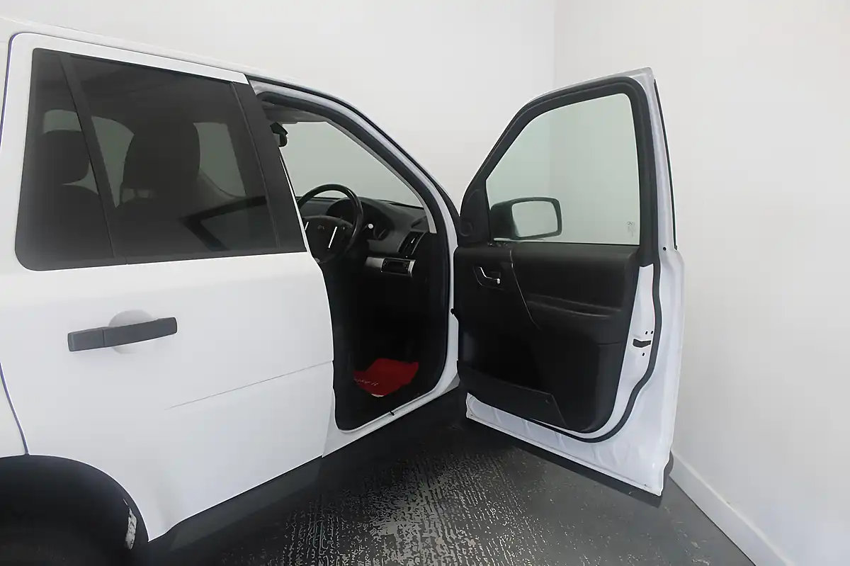 Used 2014 Land Rover Freelander 2 Gs White - Interior and Exterior details 12