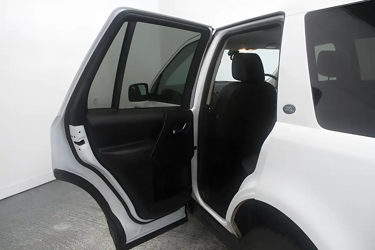 Used 2014 Land Rover Freelander 2 Gs White - Interior and Exterior details 13