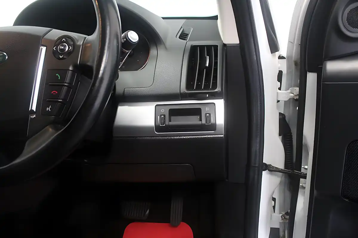Used 2014 Land Rover Freelander 2 Gs White - Interior and Exterior details 17