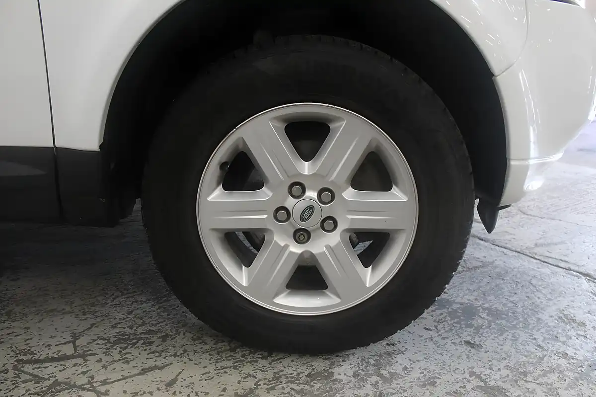 Used 2014 Land Rover Freelander 2 Gs White - Interior and Exterior details 19