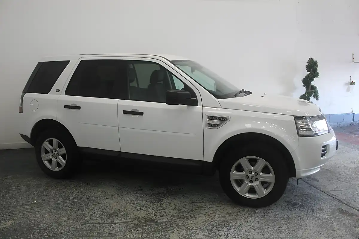 Used 2014 Land Rover Freelander 2 Gs White - Interior and Exterior details 3