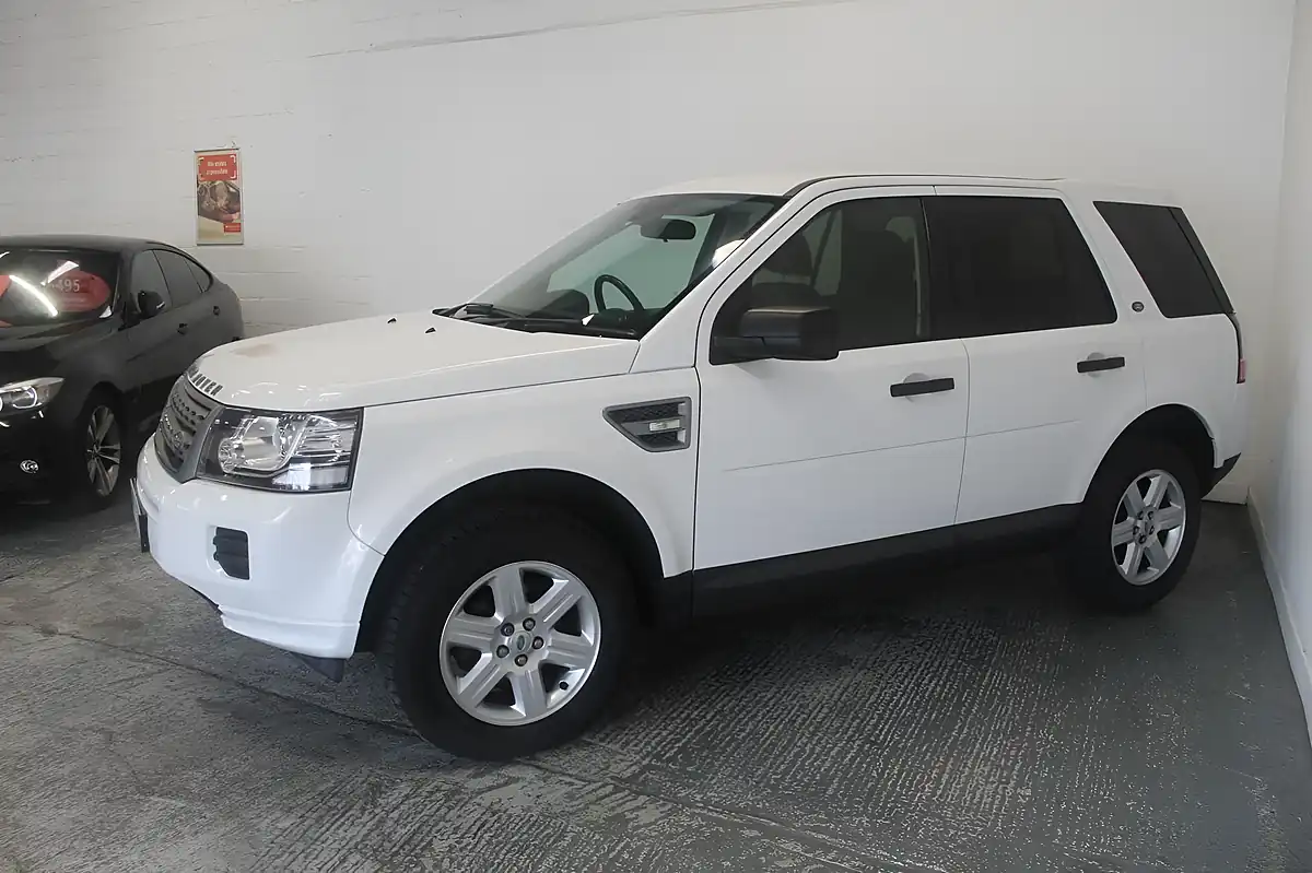 Used 2014 Land Rover Freelander 2 Gs White - Interior and Exterior details 4