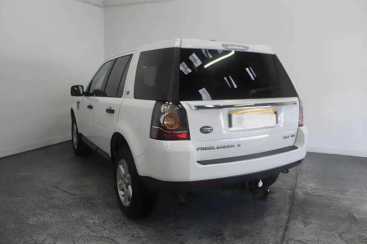 Used 2014 Land Rover Freelander 2 Gs White - Interior and Exterior details 5