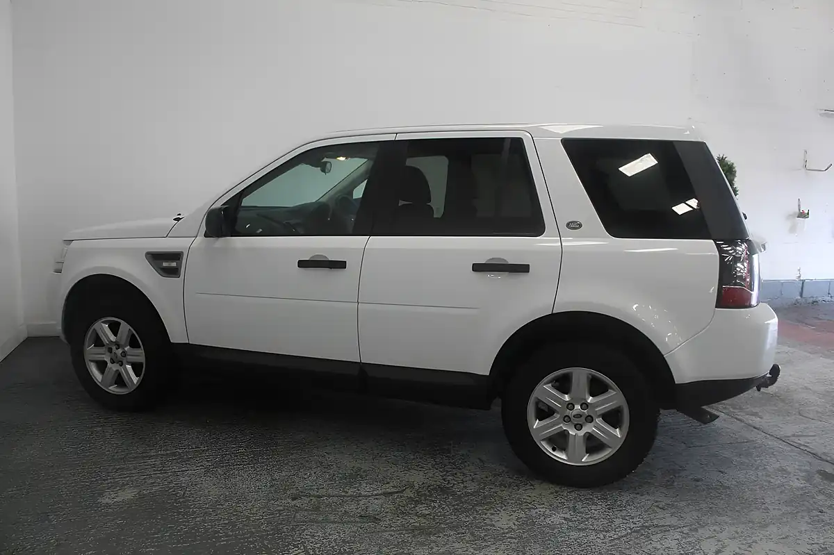 Used 2014 Land Rover Freelander 2 Gs White - Interior and Exterior details 7