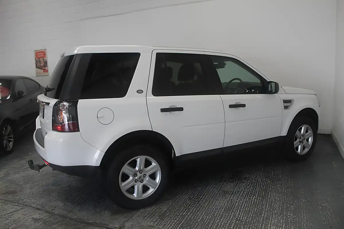 Used 2014 Land Rover Freelander 2 Gs White - Interior and Exterior details 8