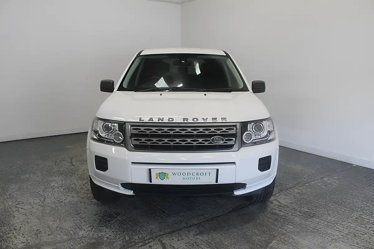 Used 2014 Land Rover Freelander 2 Gs White - Interior and Exterior details 9