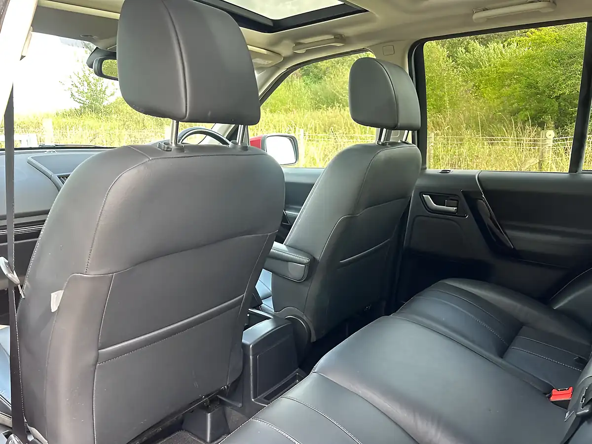 Used 2014 Land Rover Freelander 2 Hse Red - Interior and Exterior details 18