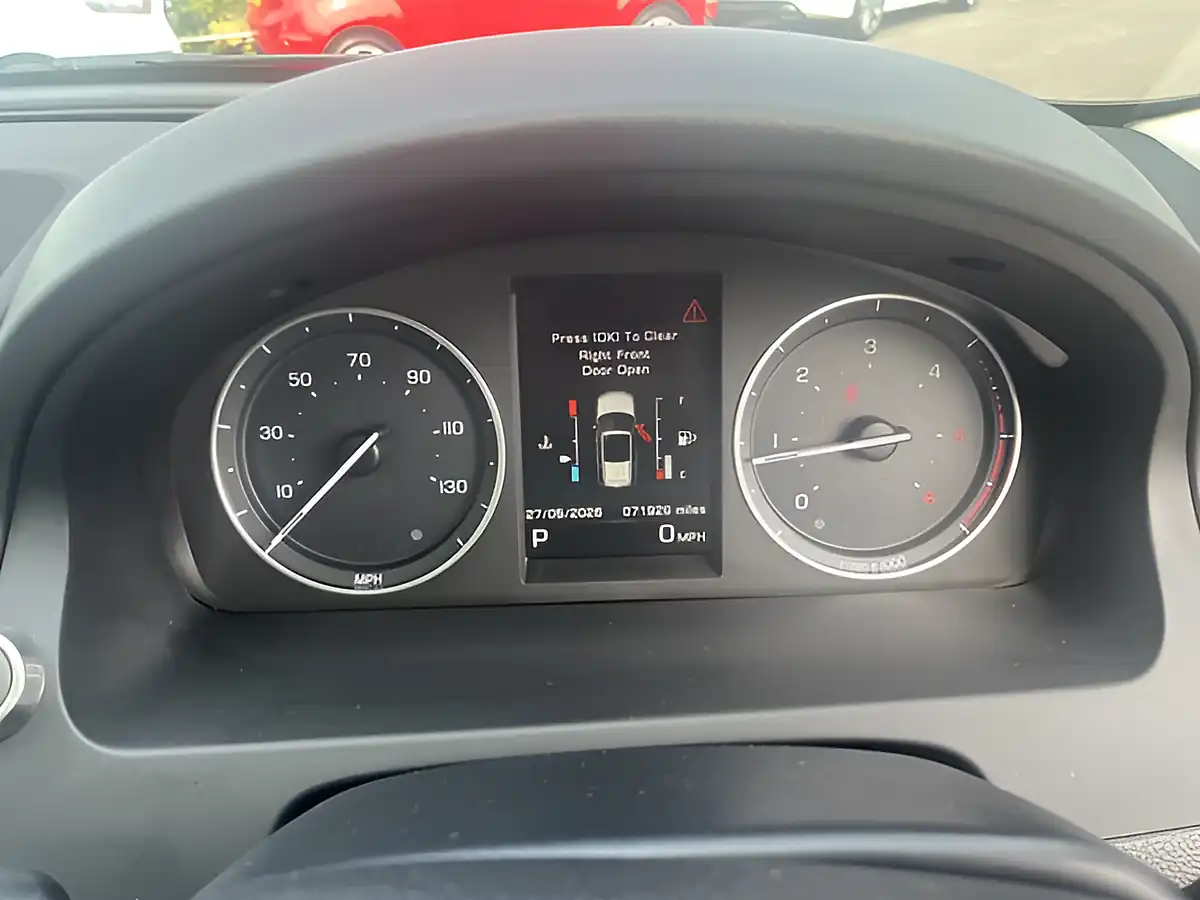Used 2014 Land Rover Freelander 2 Metropolis Blue - Interior and Exterior details 14