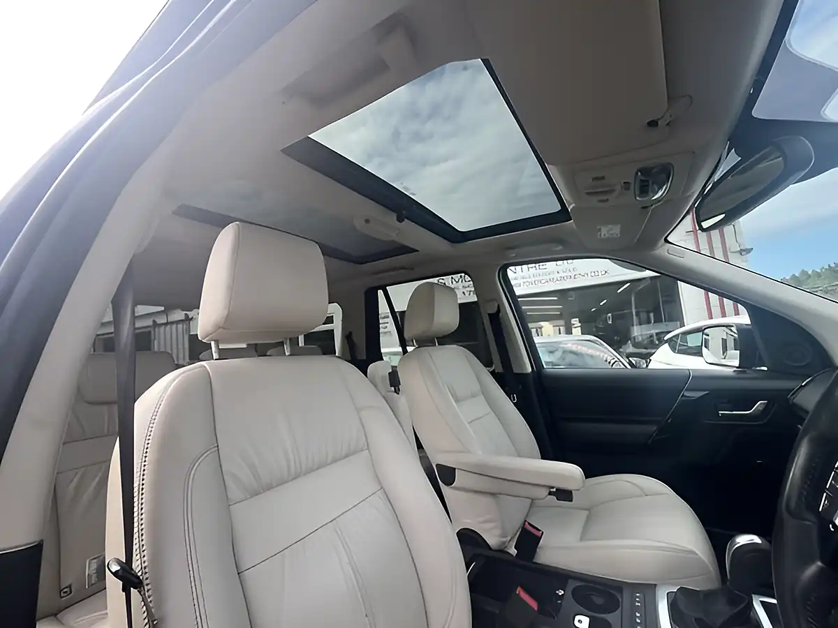 Used 2014 Land Rover Freelander 2 Metropolis Blue - Interior and Exterior details 18