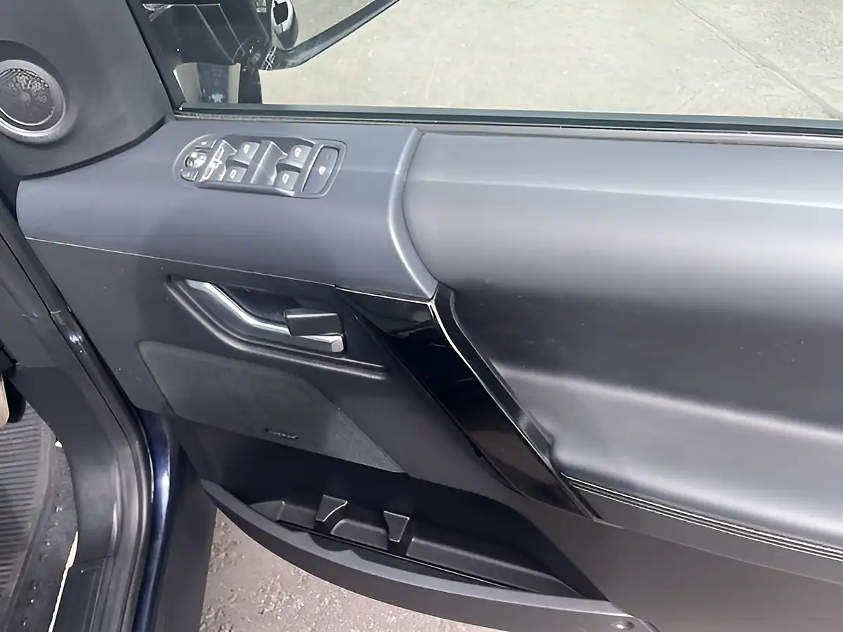 Used 2014 Land Rover Freelander 2 Metropolis Blue - Interior and Exterior details 19