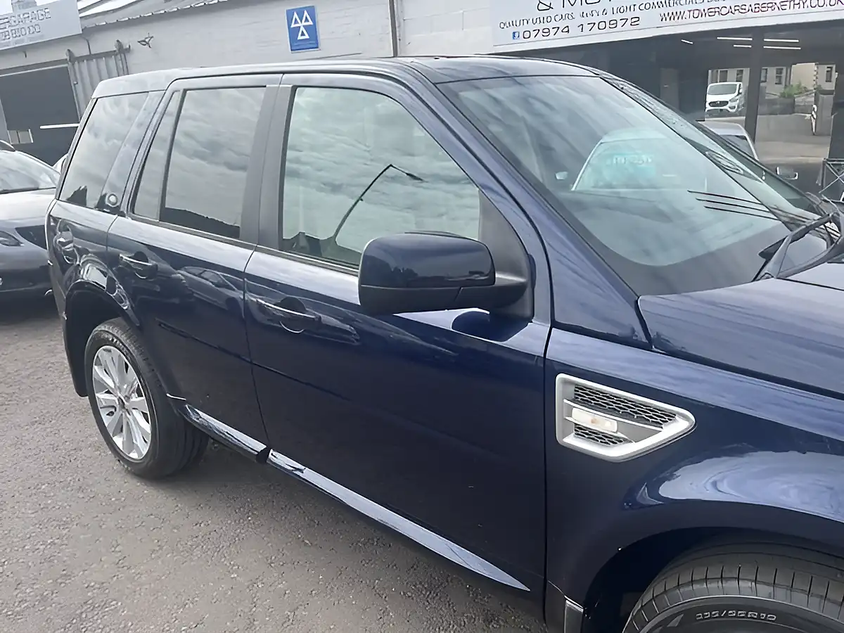 Used 2014 Land Rover Freelander 2 Metropolis Blue - Interior and Exterior details 5