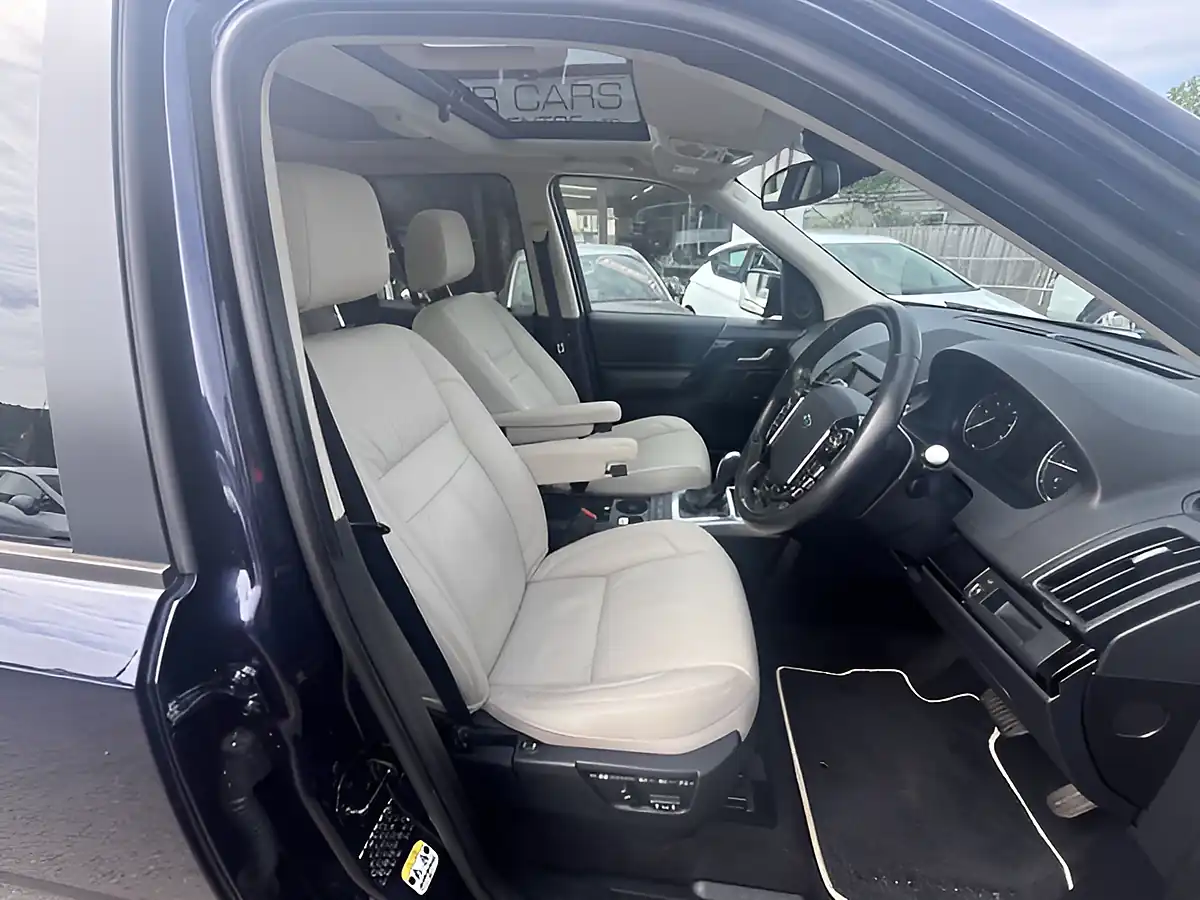 Used 2014 Land Rover Freelander 2 Metropolis Blue - Interior and Exterior details 6