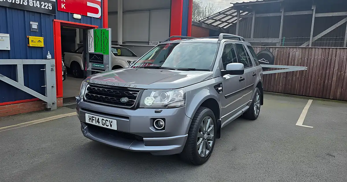 Used 2014 Land Rover Freelander Dynamic Grey - Front View