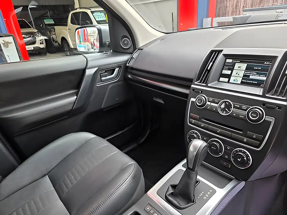 Used 2014 Land Rover Freelander Dynamic Grey - Interior and Exterior details 10
