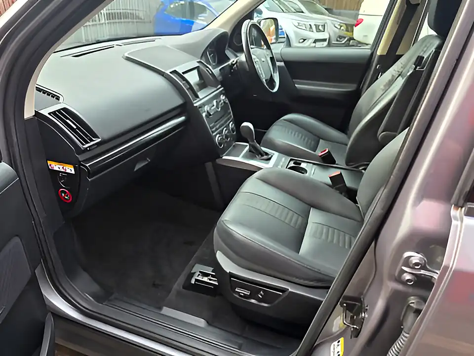 Used 2014 Land Rover Freelander Dynamic Grey - Interior and Exterior details 12