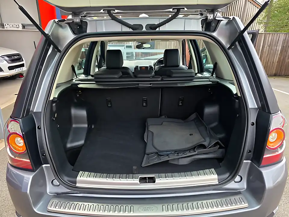 Used 2014 Land Rover Freelander Dynamic Grey - Interior and Exterior details 16