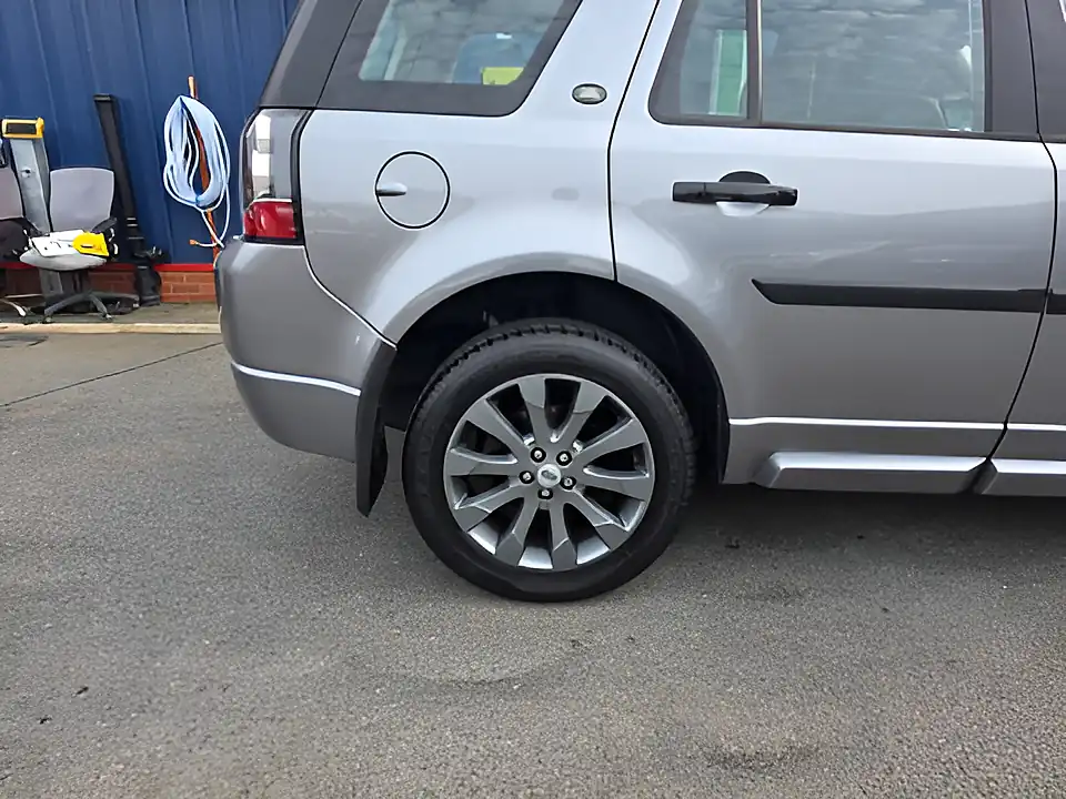 Used 2014 Land Rover Freelander Dynamic Grey - Interior and Exterior details 9