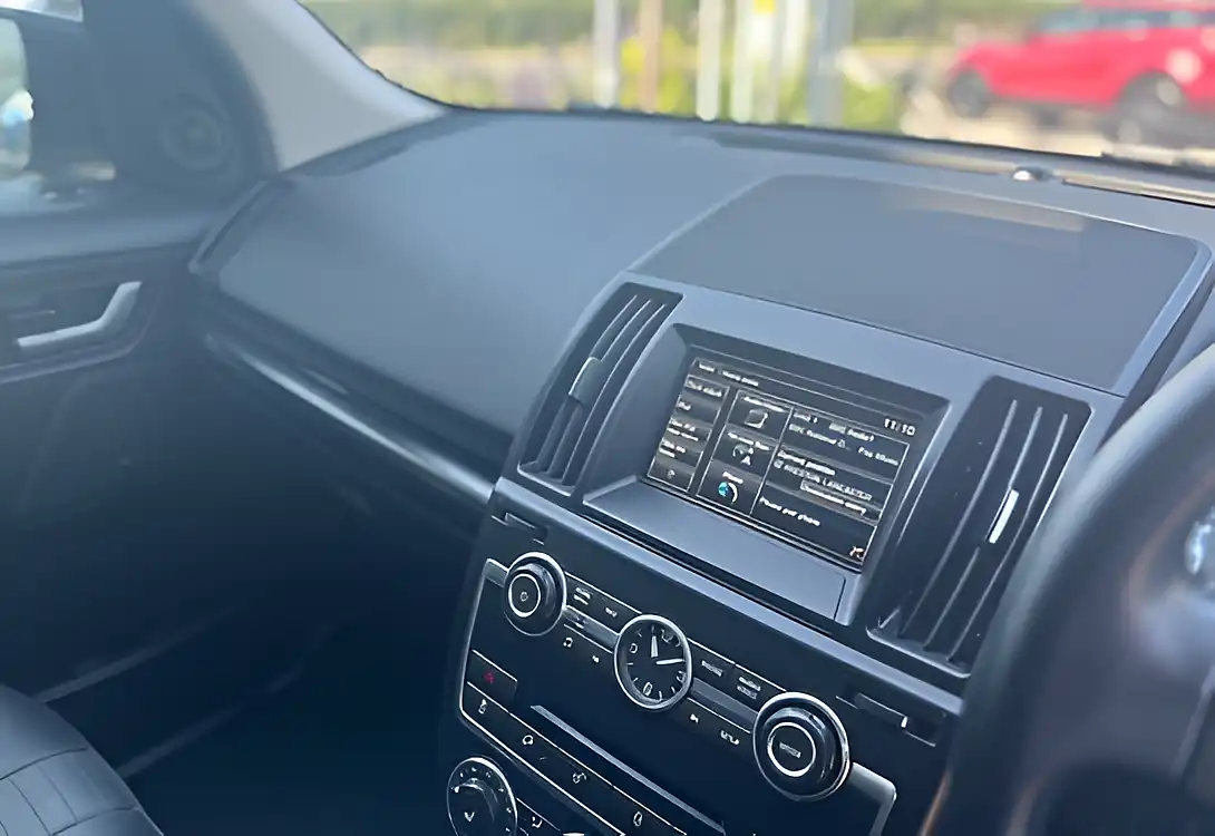 Used 2014 Land Rover Freelander Dynamic Santorini Black Metallic - Interior and Exterior details 12