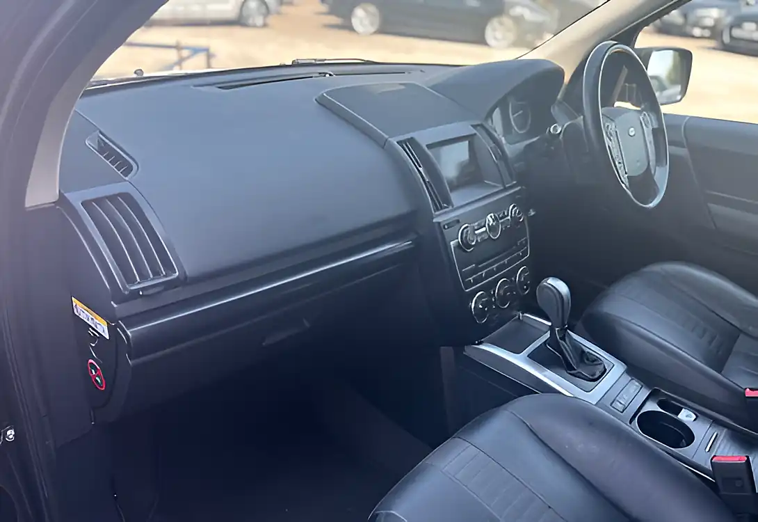 Used 2014 Land Rover Freelander Dynamic Santorini Black Metallic - Interior and Exterior details 16