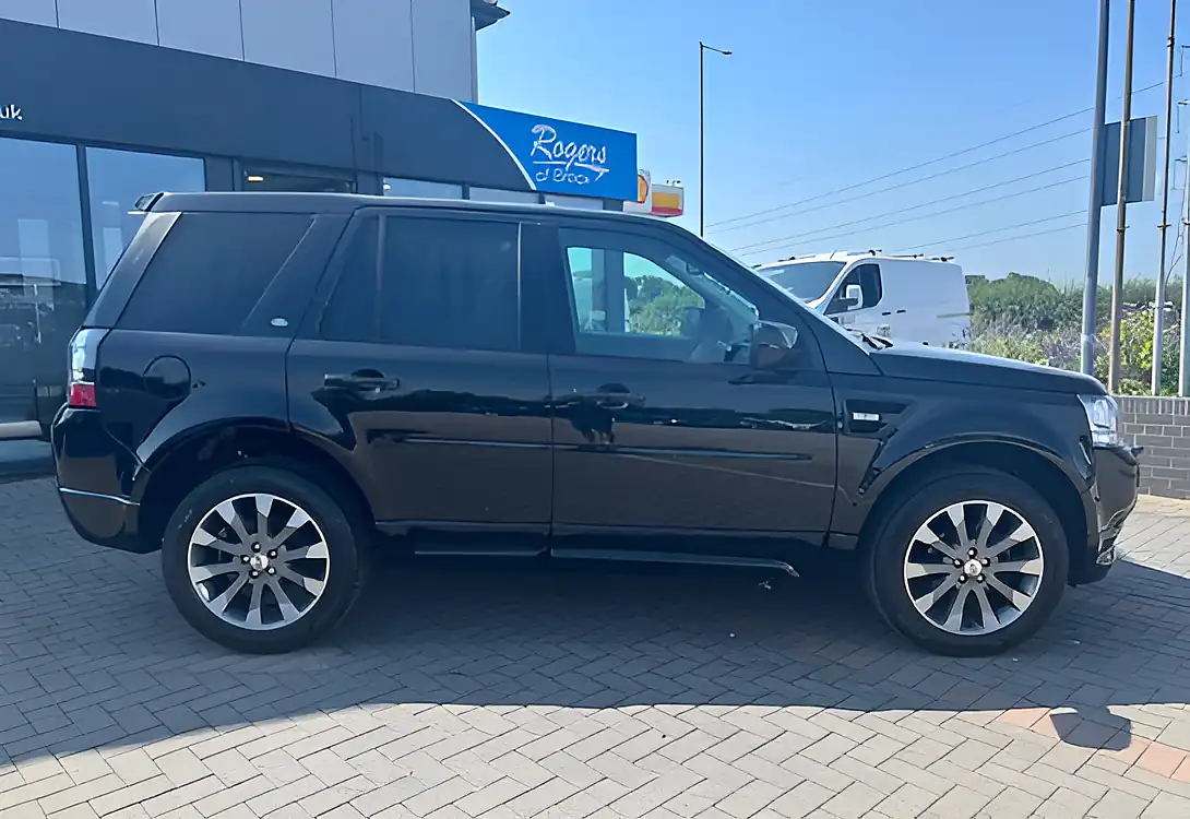 Used 2014 Land Rover Freelander Dynamic Santorini Black Metallic - Interior and Exterior details 9