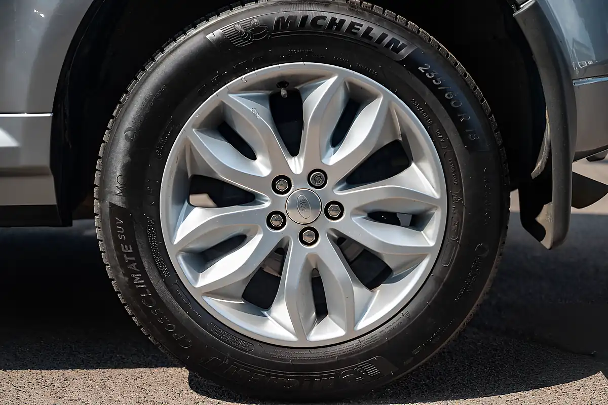 Used 2014 Land Rover Freelander Hse Orkney Grey - Interior and Exterior details 12