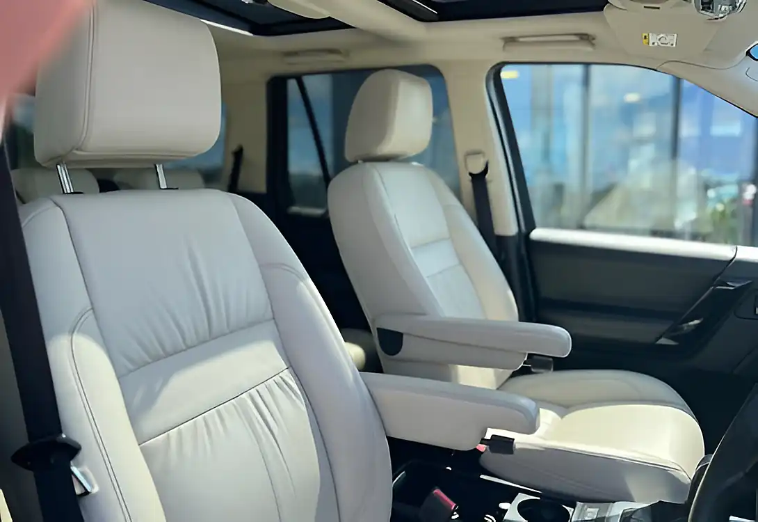 Used 2014 Land Rover Freelander Metropolis Santorini Black - Interior and Exterior details 11