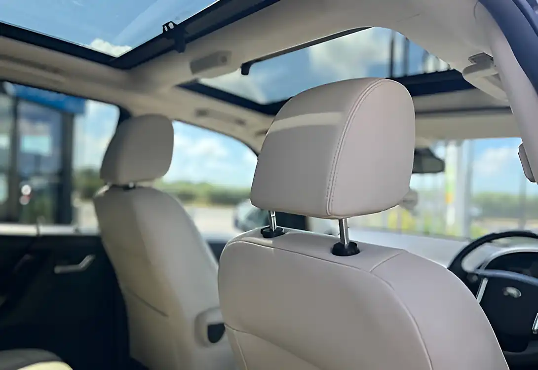 Used 2014 Land Rover Freelander Metropolis Santorini Black - Interior and Exterior details 13