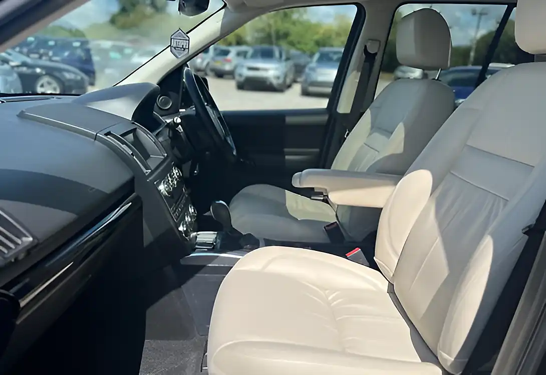 Used 2014 Land Rover Freelander Metropolis Santorini Black - Interior and Exterior details 15